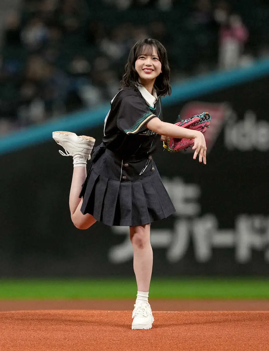 【画像・写真】AKB48川村結衣　超山なりボールに球場沸く　ノーバンならず「悔しい」　同期・花田藍衣もエール