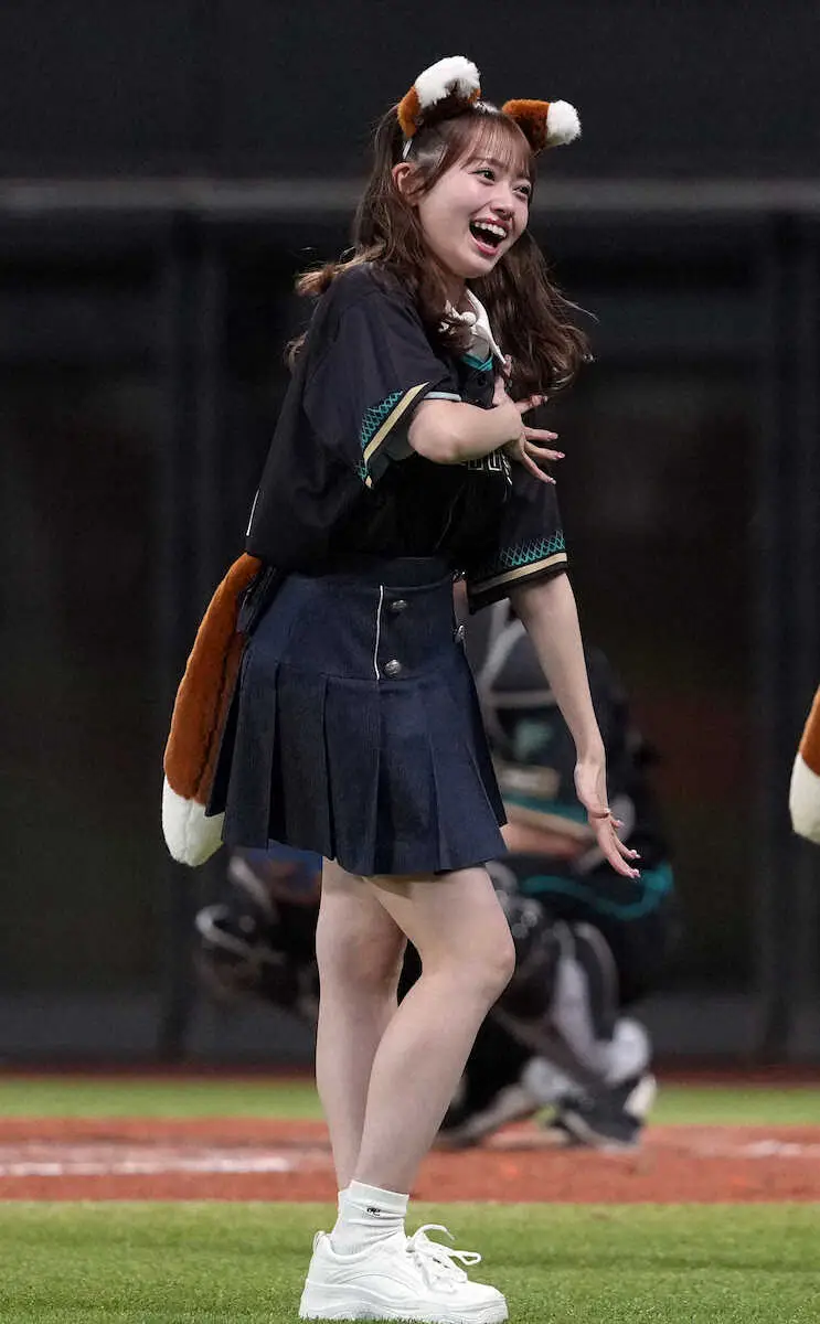 【画像・写真】AKB48川村結衣“人生を変えた”きつねダンス披露！花田藍衣と球場魅了　ネット「可愛すぎて神」