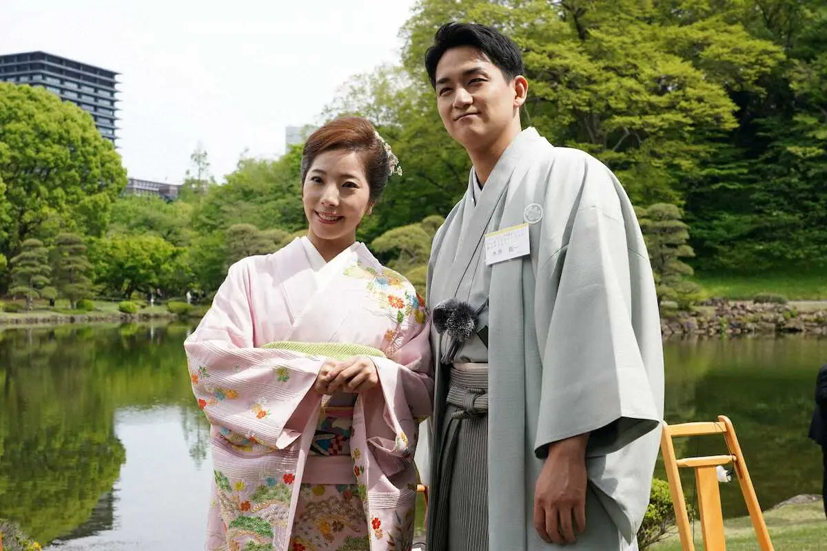 【画像・写真】春の園遊会に招かれた三浦と木原（AP)