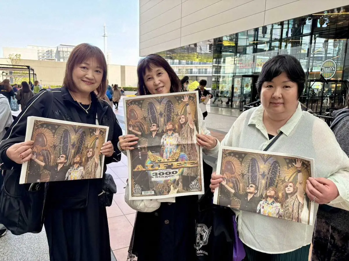 【画像・写真】THE　ALFEE　ファンも大満足＆大興奮の記念新聞　「3000本全国ライブMAP」には感激