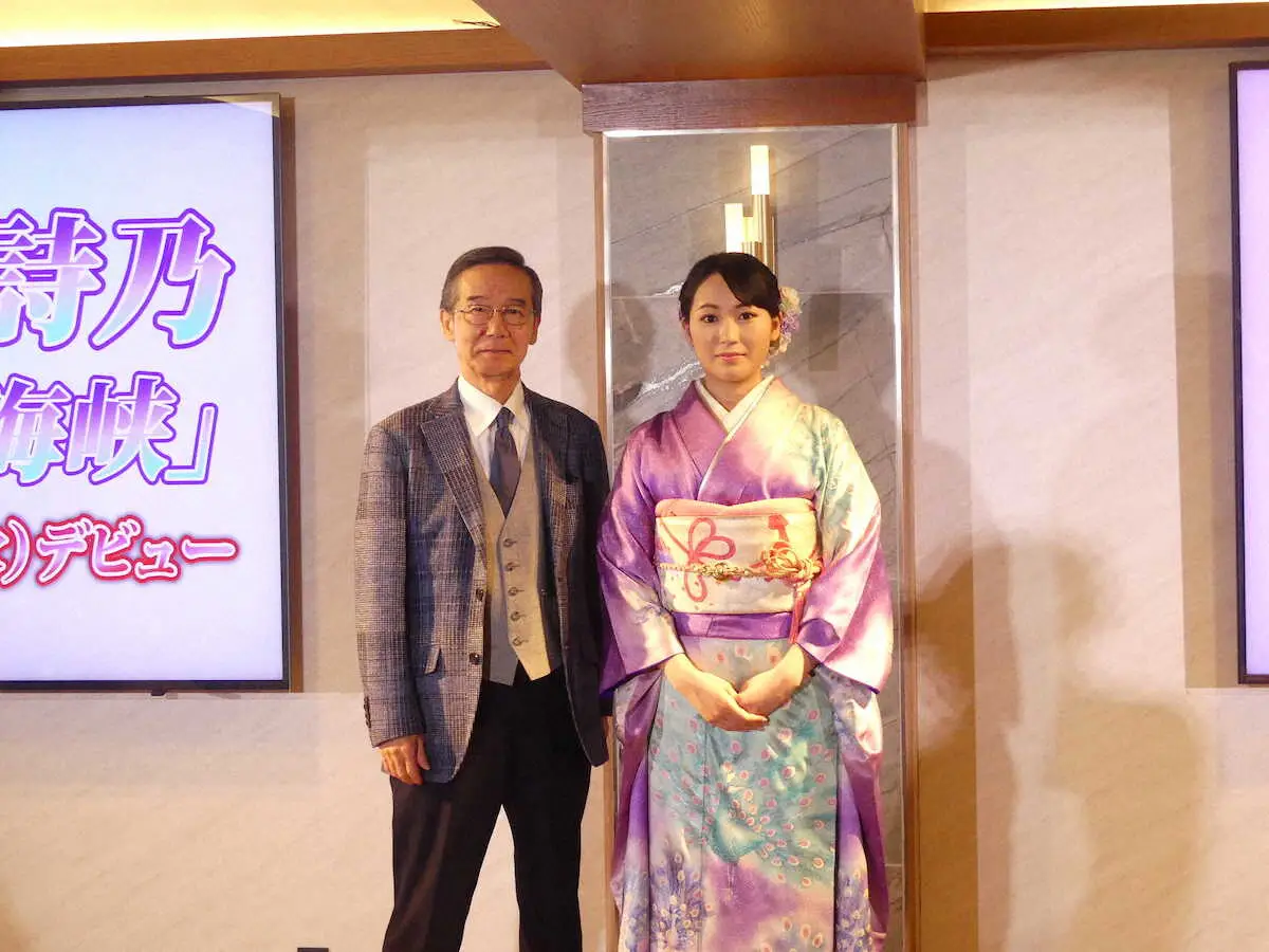 【画像・写真】クラシック専攻の現役大学生が演歌歌手でデビュー　藤崎詩乃、5・20に　お披露目会で緊張歌唱