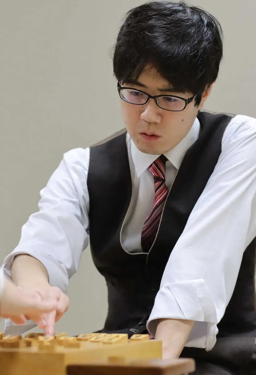 【画像・写真】服部慎一郎七段　タイトル戦初出場まであと1勝　棋聖戦挑戦者決定戦に進出