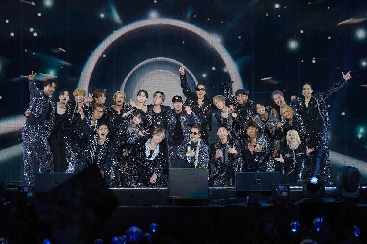 【画像・写真】EXILEにB’z松本孝弘!　サプライズ登場でギター生演奏にメンバーも観客も興奮