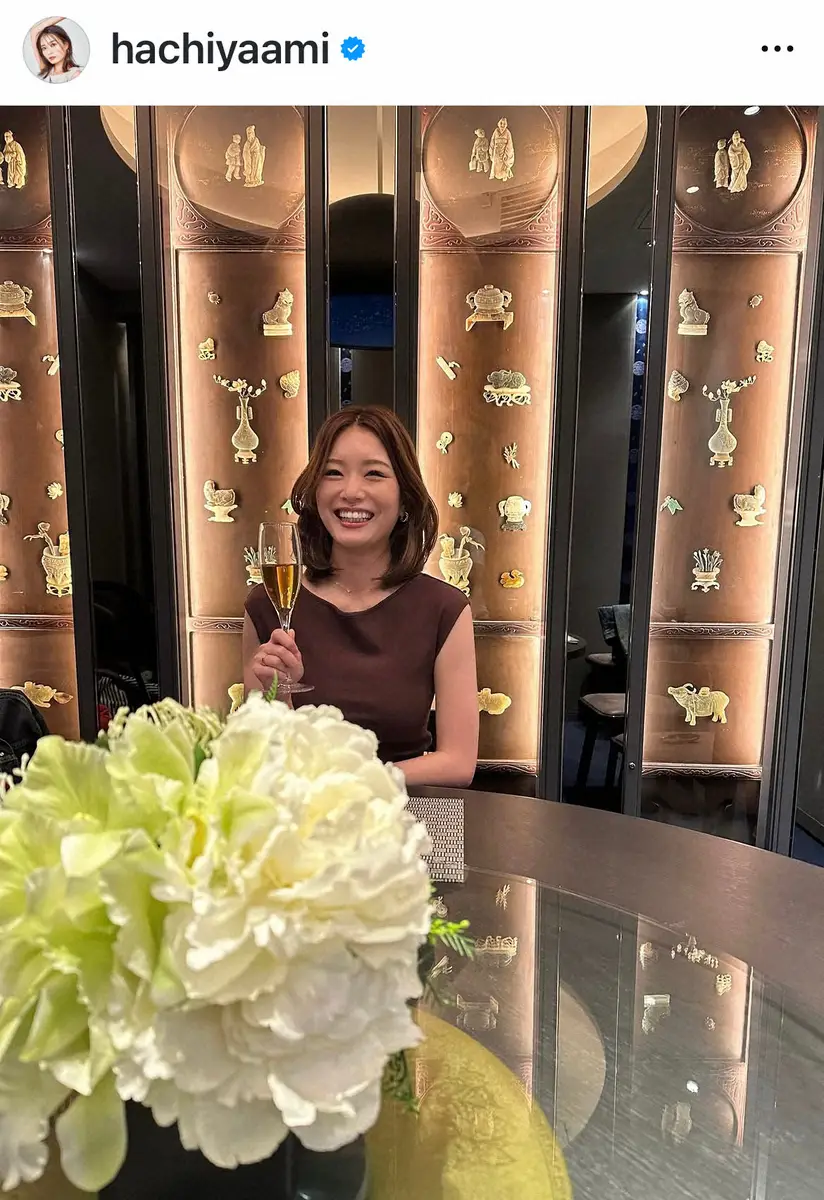 【画像・写真】蜂谷晏海　34歳誕生日に「チビバーグと師匠と一緒に中華ランチ」幸せS披露「おめかししたので師匠が…」