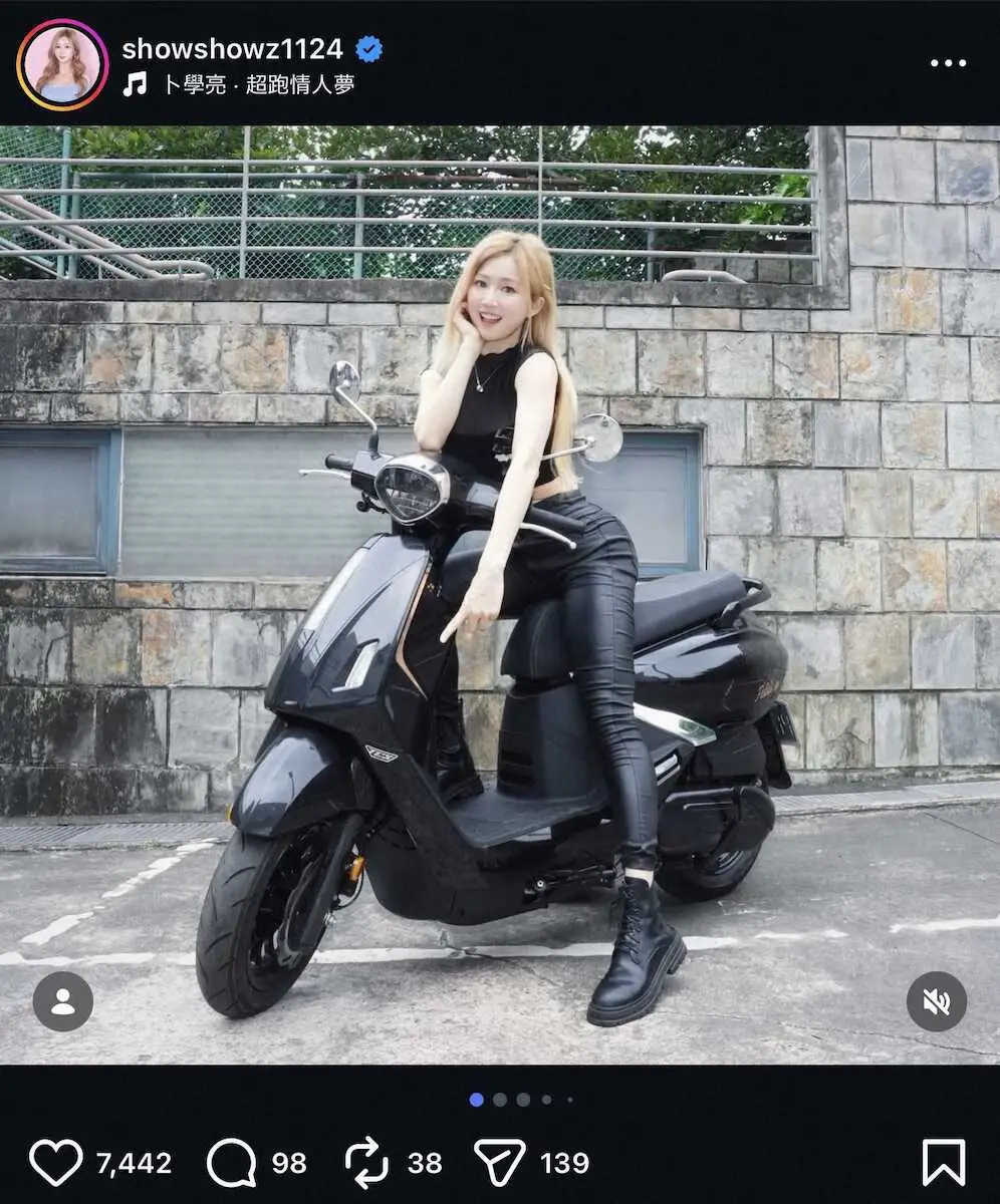 【画像・写真】WBCで来日した“金髪美女”人気台湾チア　“へそ出し”バイク女子コーデにネット反響！「可愛すぎ！」