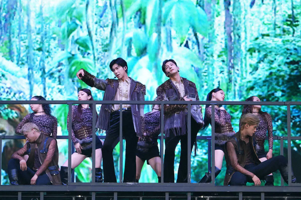 【画像・写真】東方神起　聖地で日本デビュー20周年締めくくり「夢がかなった」　過去最長175メートル花道全力疾走　