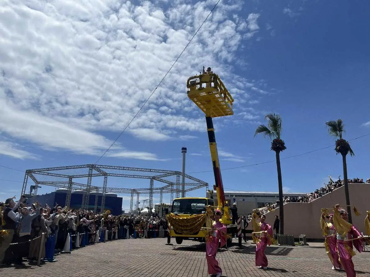 【画像・写真】松平健　GW中の晴天祈り高さ15メートルから「マツケンサンバ」披露　自身は韓ドラ見てGW過ごす