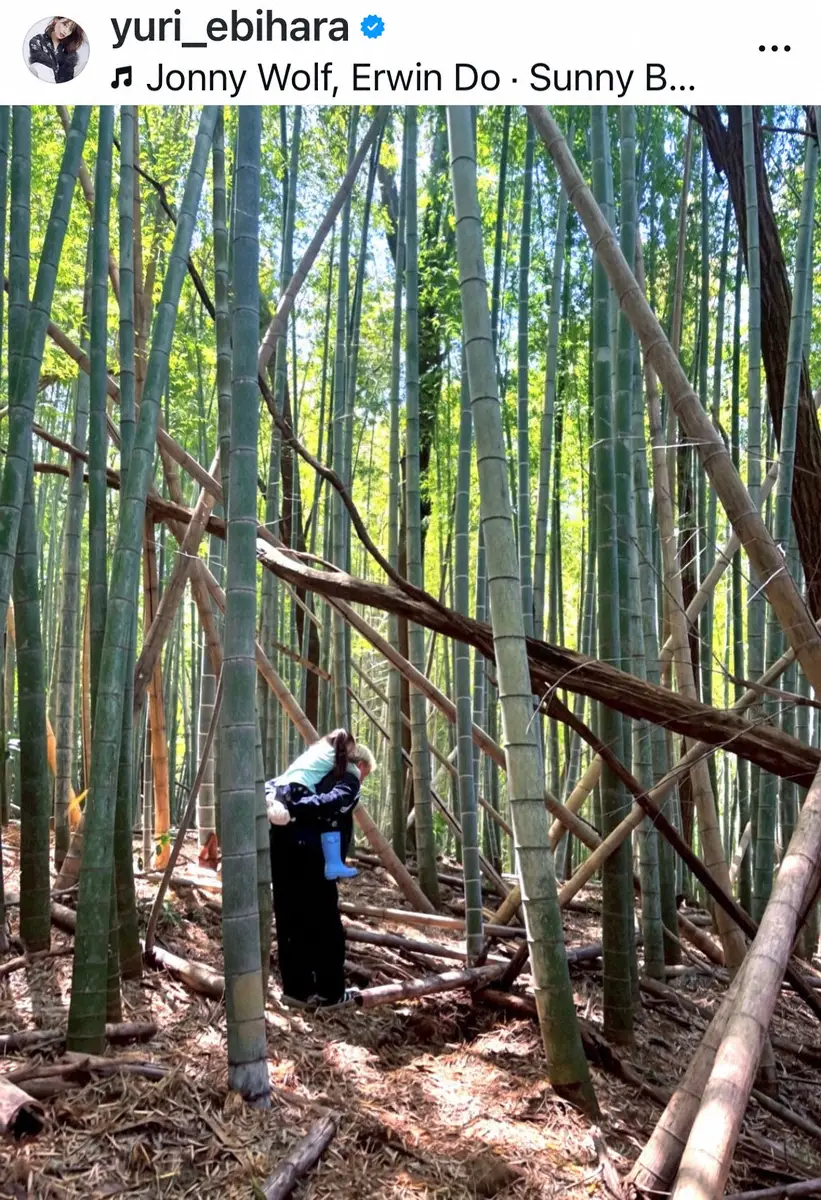 【画像・写真】たけのこ掘りでさえ絵になる！？　蛯原友里が家族でたけのこ掘りS公開に反響「かぐや姫よりかわいい」