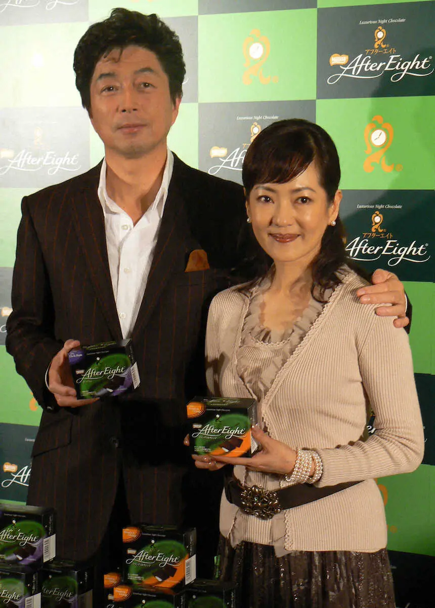 【画像・写真】06年、新CM発表会に出席した中村雅俊、五十嵐淳子さん夫妻