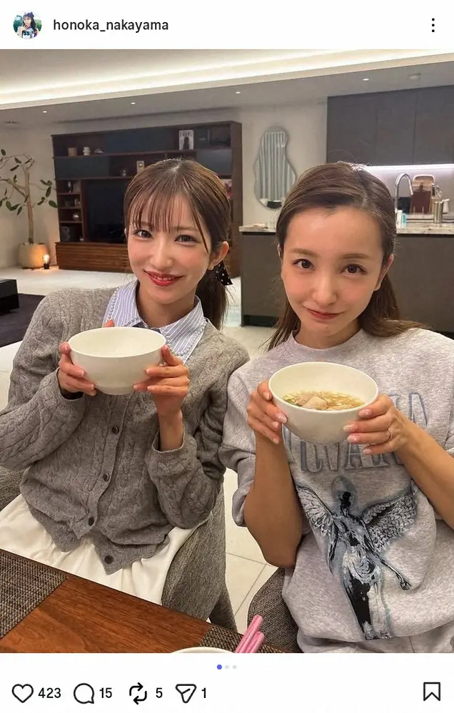 【画像・写真】中山萌乃香「先日板野さんのお家に」広々自宅の2ショにファン「最強コンビ」「なんだこの部屋は」