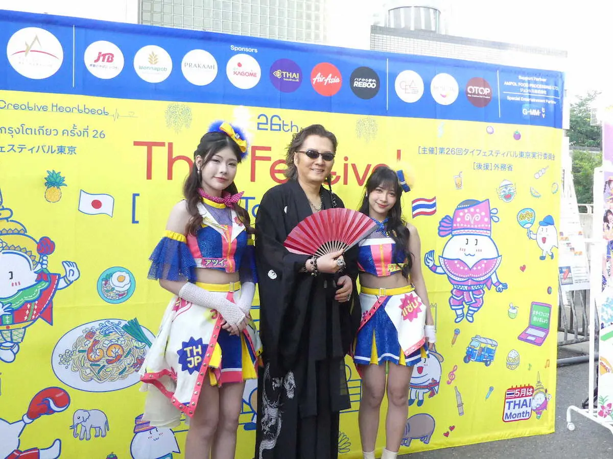 【画像・写真】石井竜也　BNK48とコラボで「君がいるだけで」のタイ語版ライブ初披露　今後は「浪漫飛行なども」