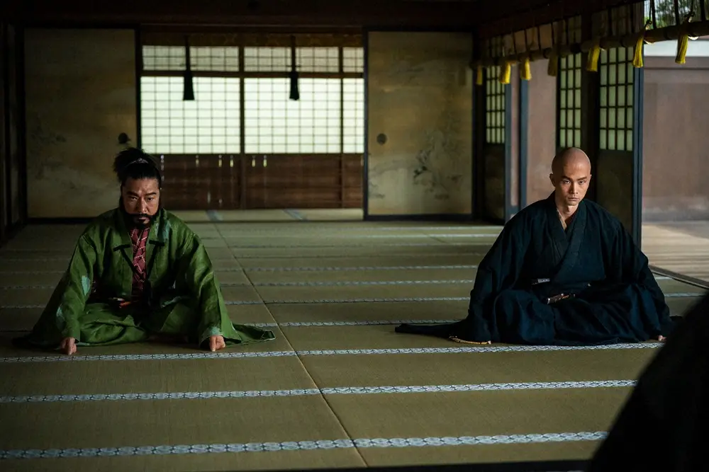 【画像・写真】大河ドラマ「豊臣兄弟！」第18話。荒木村重（トータス松本・左）と筒井順慶（永沼伊久也）（C）NHK