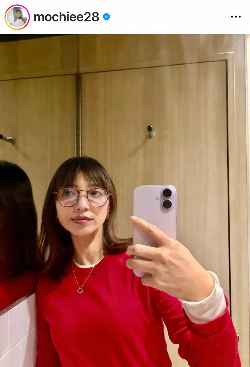【画像・写真】「奇跡の50代」望月理恵　スマホ機種変報告もそのメガネ姿にファン釘付け「更に若く」「なんでそんなに」