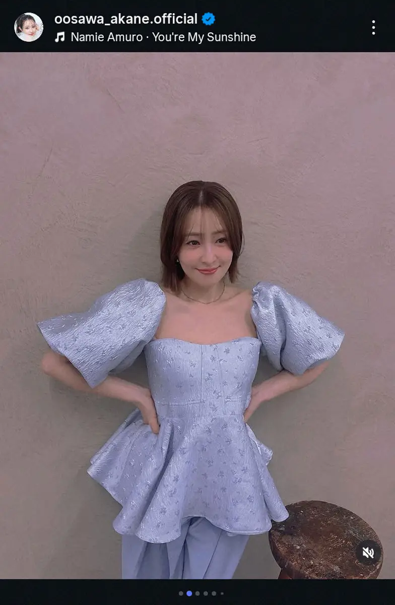 【画像・写真】「なんでそんなに美しいの？」40歳・大沢あかね　美しいデコルテあらわなトップス姿でファン魅了
