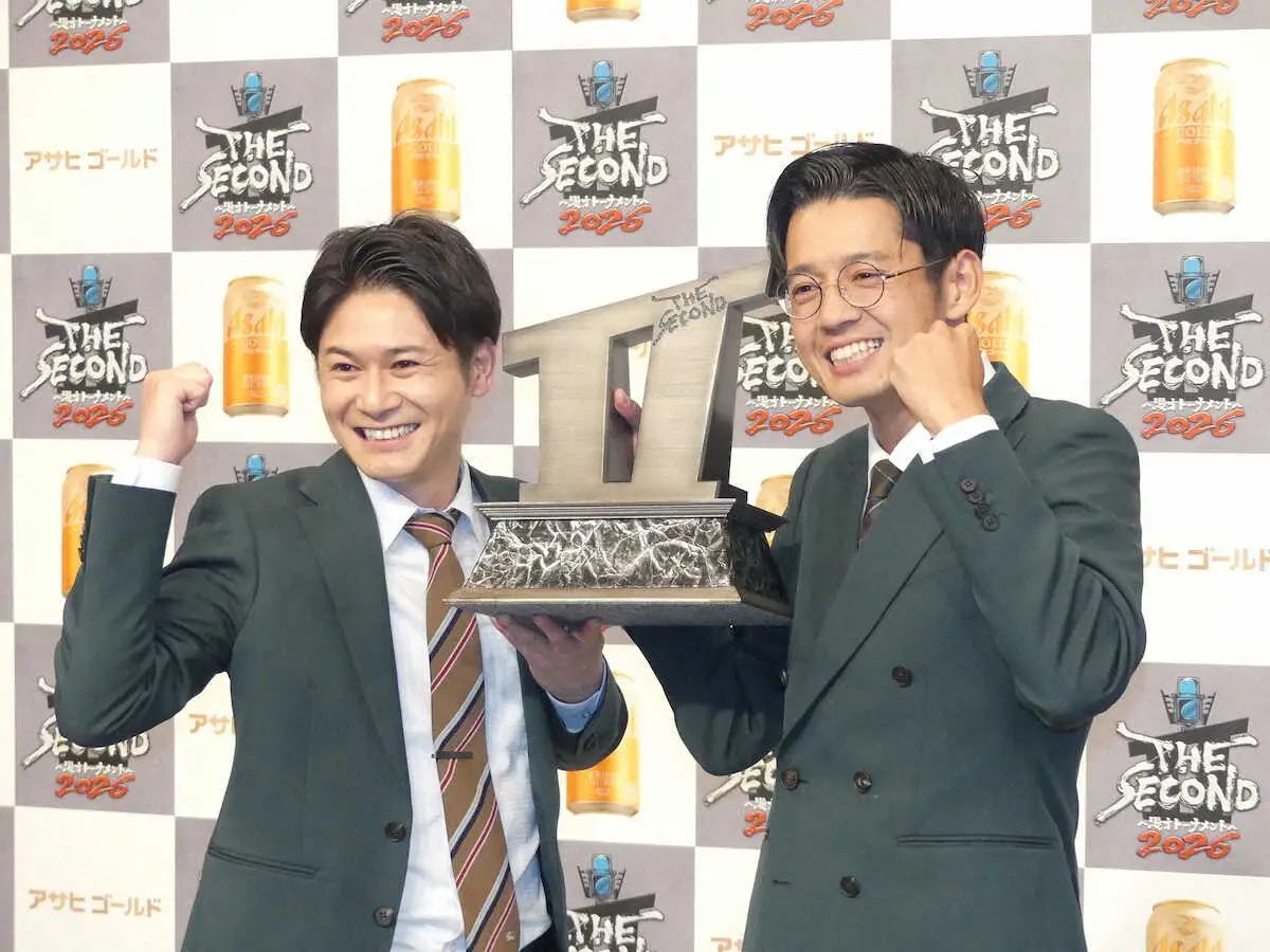 【画像・写真】「THE　SECOND～漫才トーナメント」の4代目王者に輝いたトットの多田智佑（左）と桑原雅人