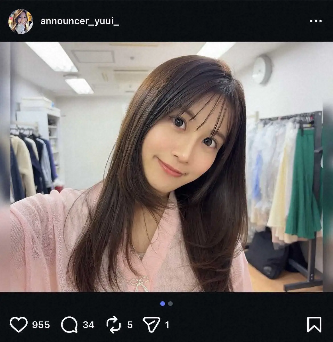 【画像・写真】九州の美人フリーアナ「衣装部屋にて」　前髪を作った自撮りSにネット反響！「べっぴんさん」「可愛い」