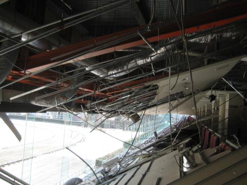 震災で崩壊した福島競馬５階指定席
