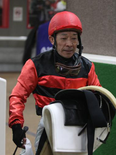 引退レースを１７着で終えた田面木博公騎手