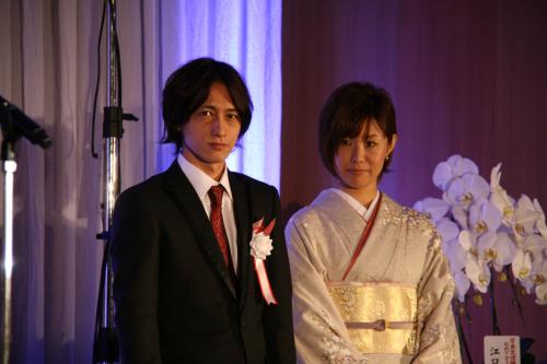 賞金王決定戦の祝勝会に出席した山崎智也と妻の奏恵さん