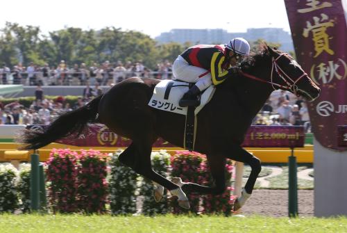 東京４Ｒ新馬戦を制したラングレー