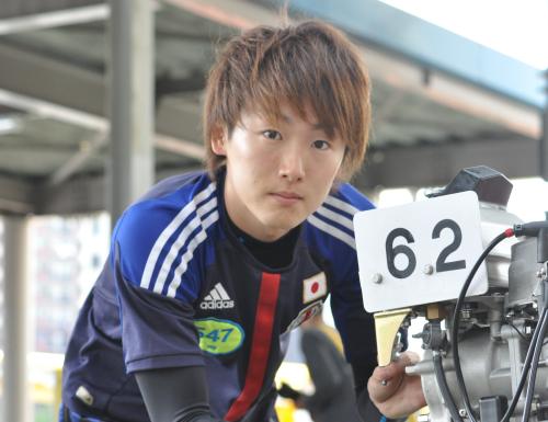 サッカー日本代表の乗艇着で姿を現した中田竜太