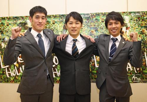 調教師試験を突破し意気込む（左から）斎藤崇史助手、橋口慎介助手、渡辺薫彦助手
