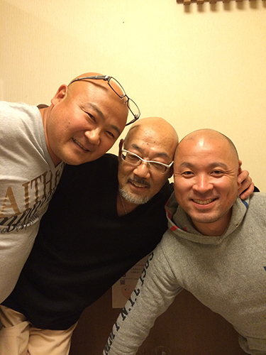 左からスポニチ本紙菱田記者、斎藤さん、中村一将選手