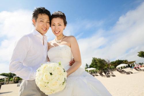 ６月１７日に沖縄・宮古島で挙式した深谷と鎌倉涼夫妻