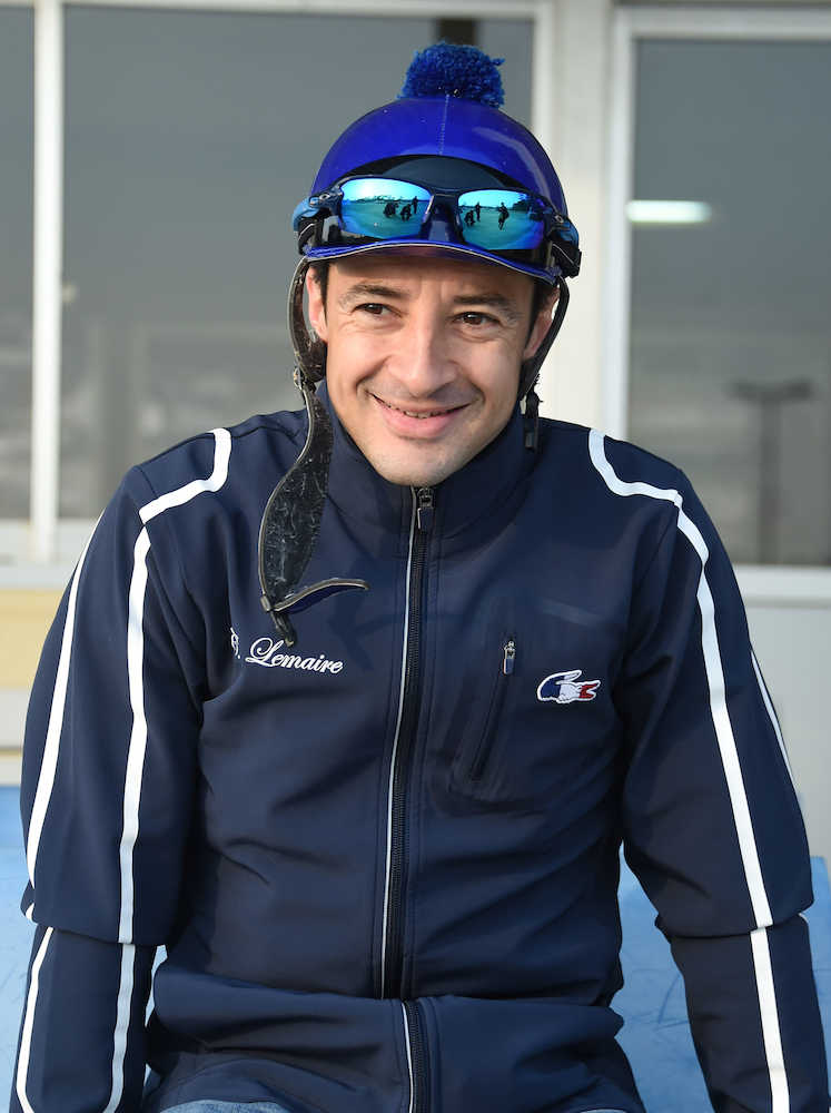 桜花賞でソウルスターリングに騎乗するクリストフ・ルメール騎手