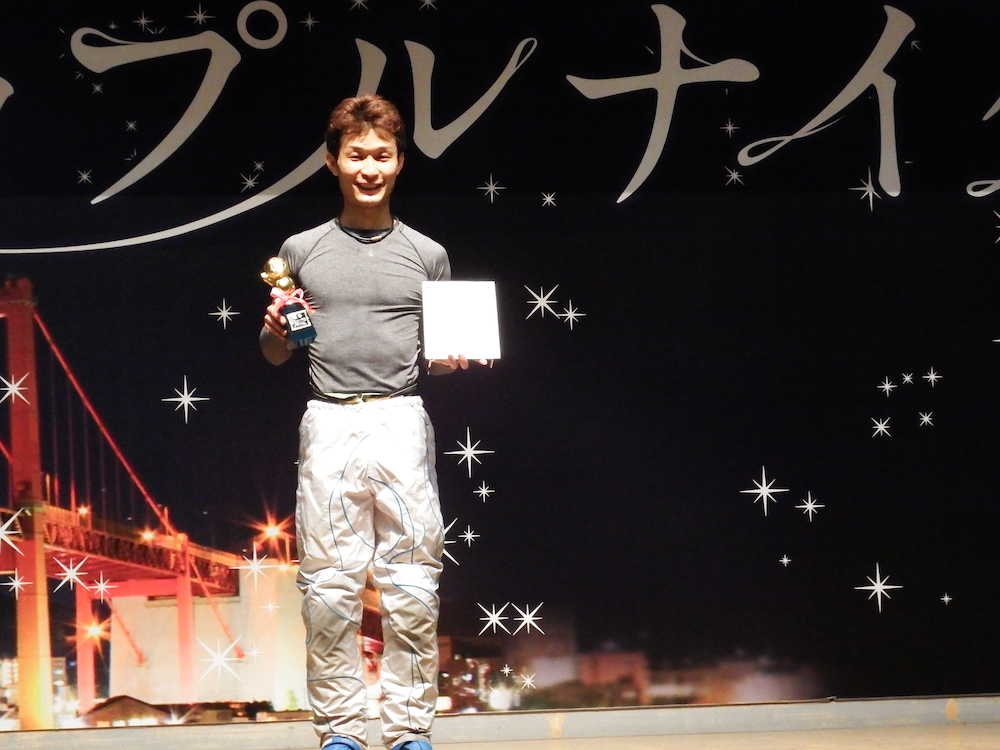 若松でのルーキーシリーズ第９戦を優勝した岡村