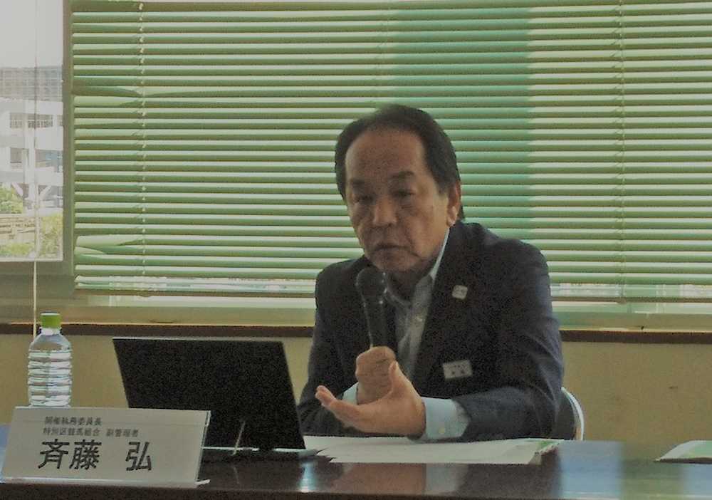 記者会見で新たな事業計画を発表する斉藤弘開催執務委員長