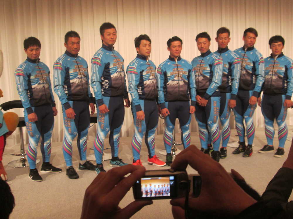 グランプリ９選手。右から三谷、浅井、脇本、新田、村上博、清水、平原、村上義。　　　　　　　　　　　　　　　　　　　　　　　　　　　　　　　