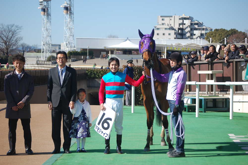 東京２Ｒ新馬戦を快勝したタマモジャイブ。ゼッケンを持つのは田辺騎手　　　　　　　