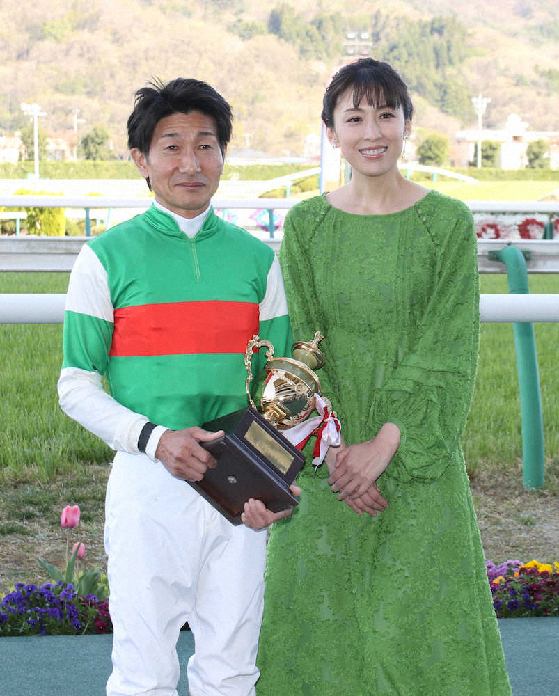 【画像・写真】【福島牝馬S】6歳アンジュ、3年半ぶり重賞V　上がり3F最速33秒8