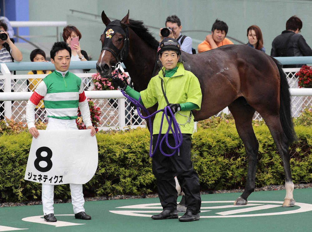 ＜阪神5R＞新馬戦で勝利した川田騎手（左）とジェネティクス　（撮影・後藤　大輝）