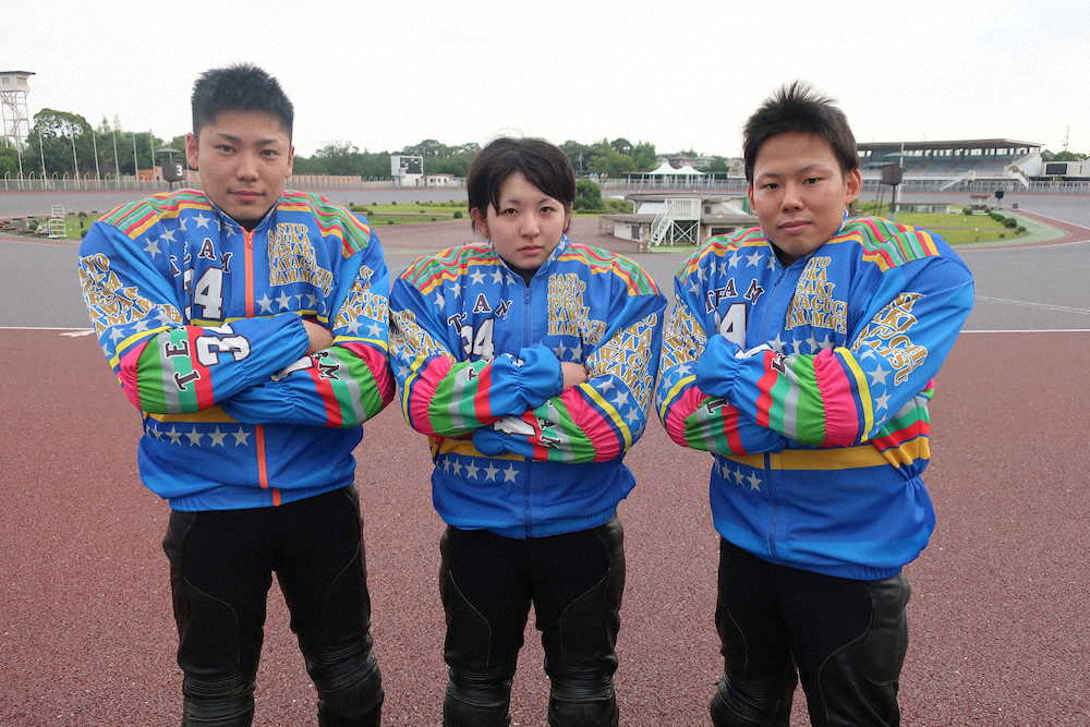 プロデビューを果たす（左から）佐藤大地、桝崎星名、深谷俊太