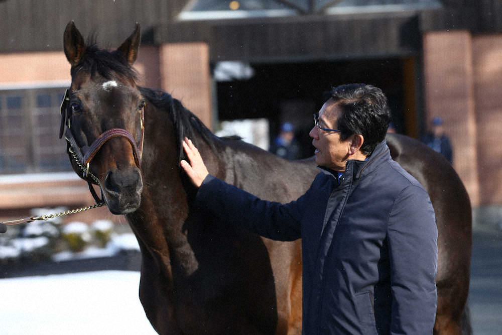 【画像・写真】1月7日に社台スタリオンを訪問しディープインパクトと再会していた日本ハム・栗山監督（撮影・高橋茂夫）