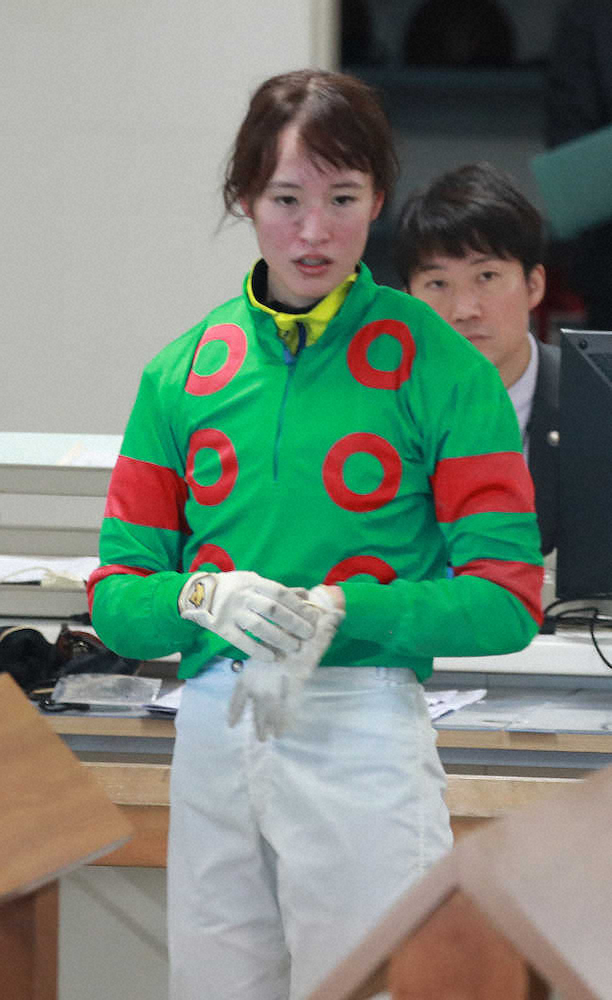 中山競馬8Rでアサクサヤマに騎乗して6着でレースを終えた藤田菜七子（撮影・郡司　修）