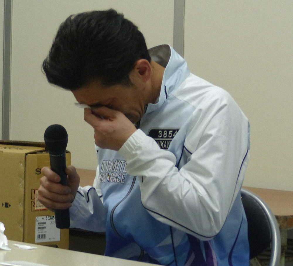 ボートレースクラシックの優勝インタビューで、2月の尼崎の事故で亡くなった先輩の松本勝也選手を思い涙を流した吉川元浩