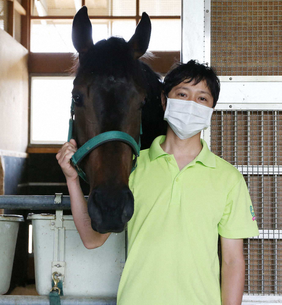 【画像・写真】デアリング　オークスVから一夜、馬房でゆったり静養「元気そう」