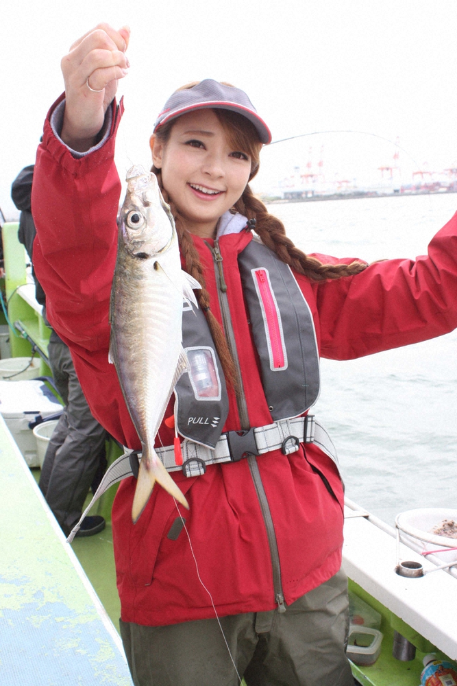 【画像・写真】スポニチ本紙釣り面を担当した元レースクイーンでモデルの安藤麻貴