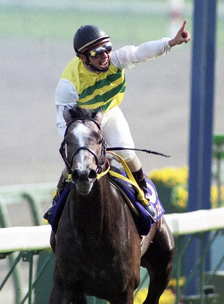 【画像・写真】98年の皐月賞を制したセイウンスカイ。鞍上の横山典弘は初クラシック制覇でガッツポーズを見せた。