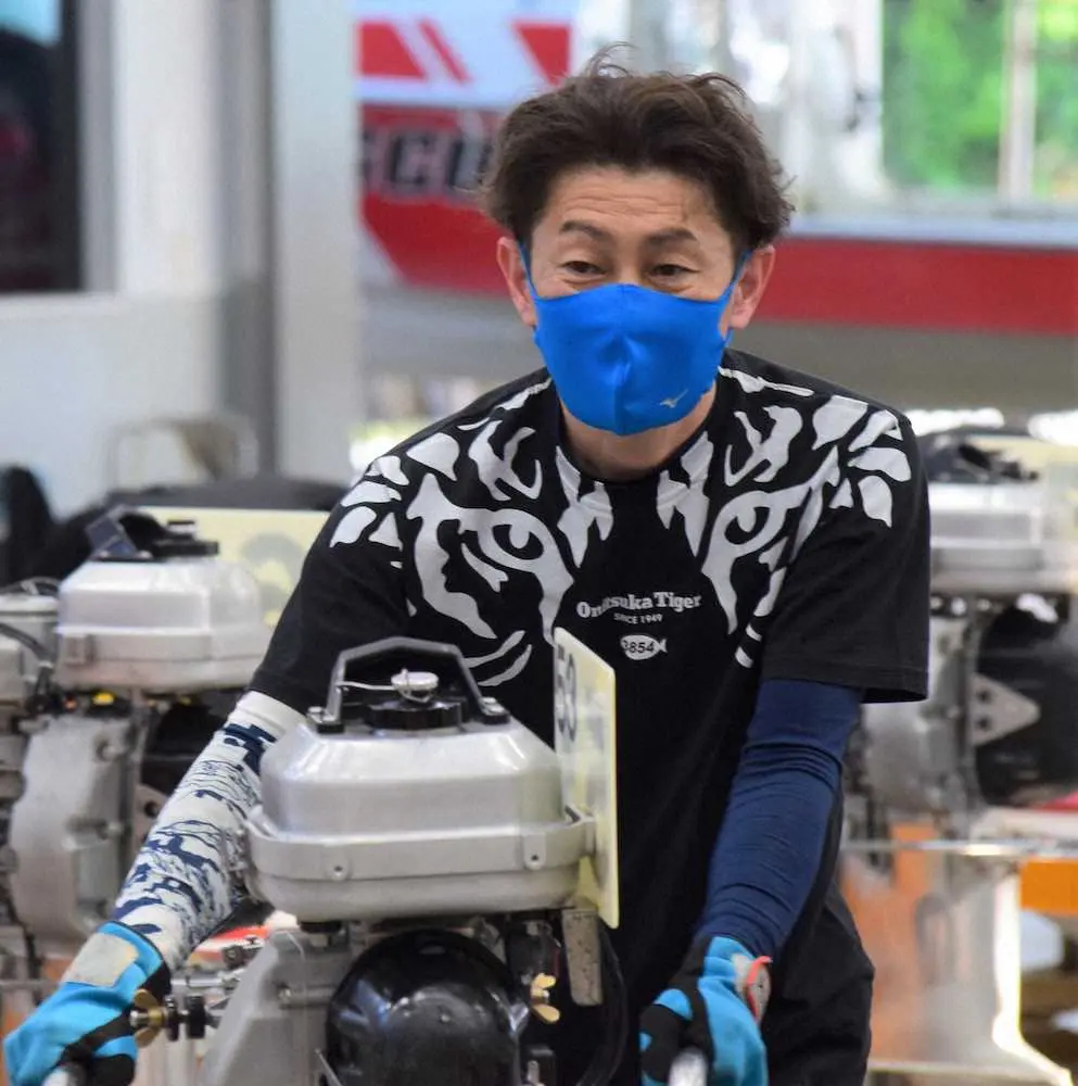 【画像・写真】【大村・G2第26回モーターボート誕生祭　3日目12R】吉川　パワフルだ