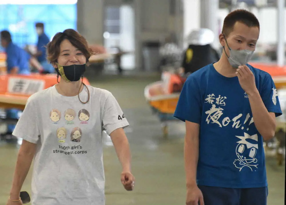 【画像・写真】シリーズ初白星を飾った平高奈菜（左）