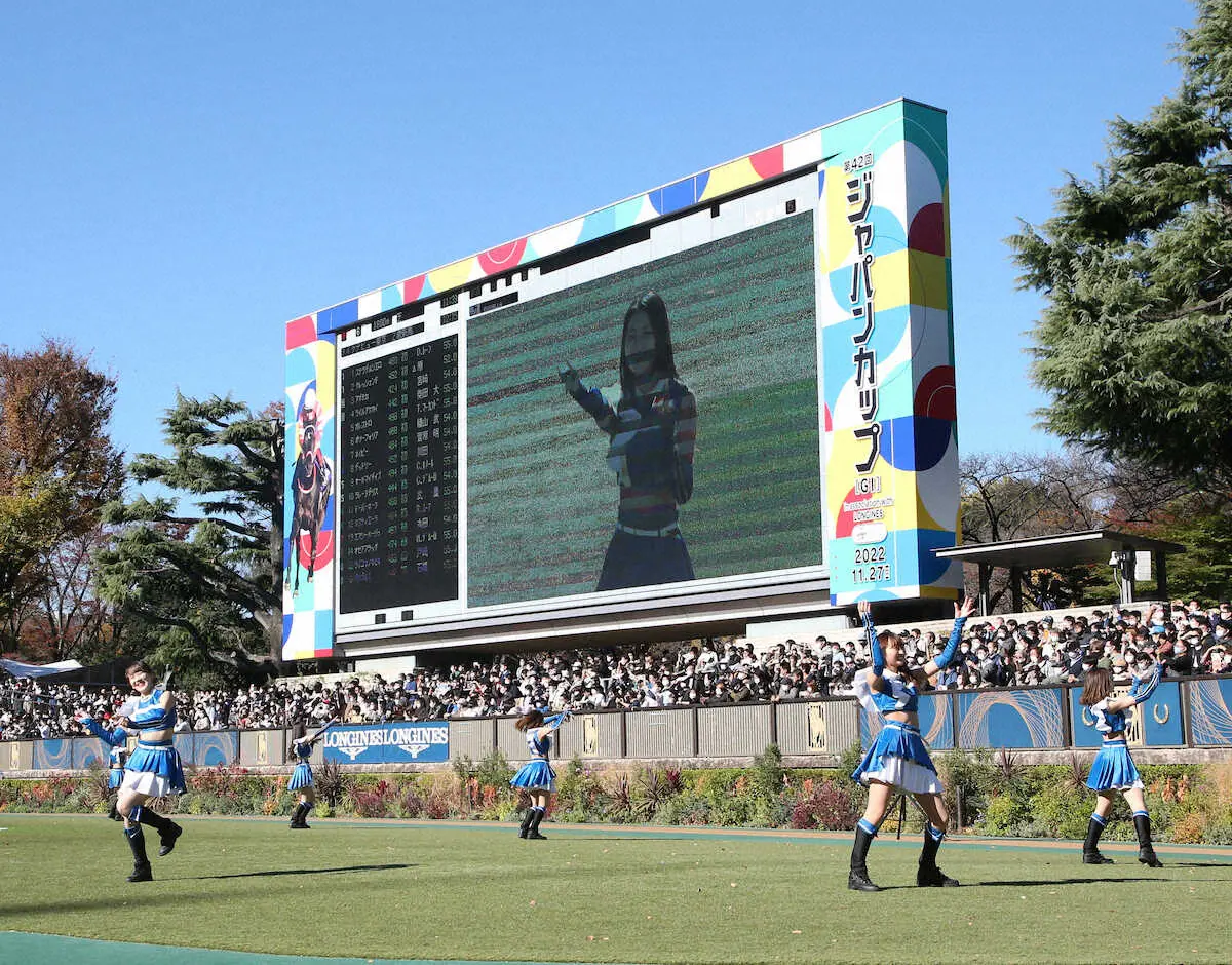 【画像・写真】東京競馬場で「きつねダンス」！！ファイターズガール、競馬ファン魅了