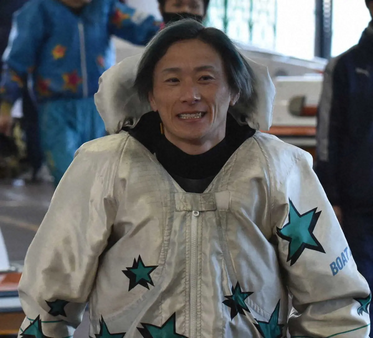 【画像・写真】【芦屋ボート　スポニチ金杯新春特選　準優12R】まさかまさか…峰竜太　インで負けた