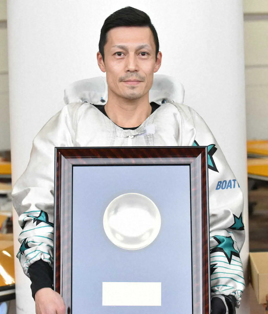 【画像・写真】【芦屋ボート　スポニチ金杯新春特選　優勝戦】北川潤二　峰竜太を封じて芦屋初優勝