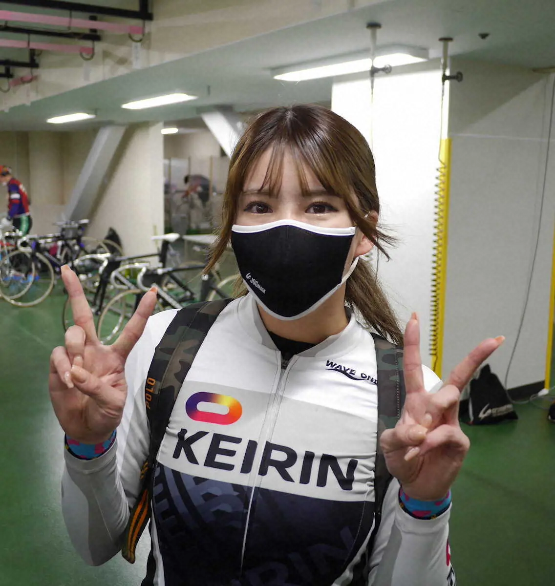 【画像・写真】【松戸競輪F2ナイター・ガールズ初日7R】人気レーサーの日野未来「反省」の2着発進