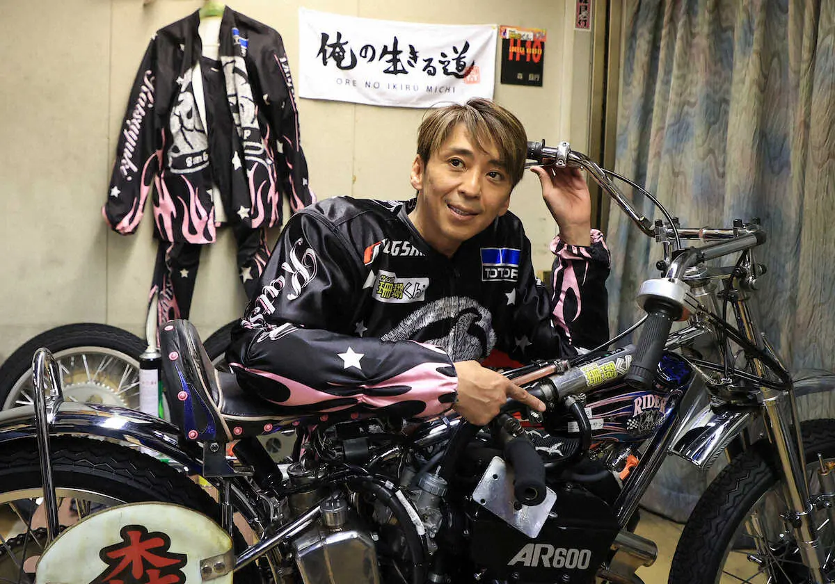 【画像・写真】大事故から復帰の元SMAP森且行　川口11R準決勝戦で無念の落車　深々と頭を下げ、足引きずり退場