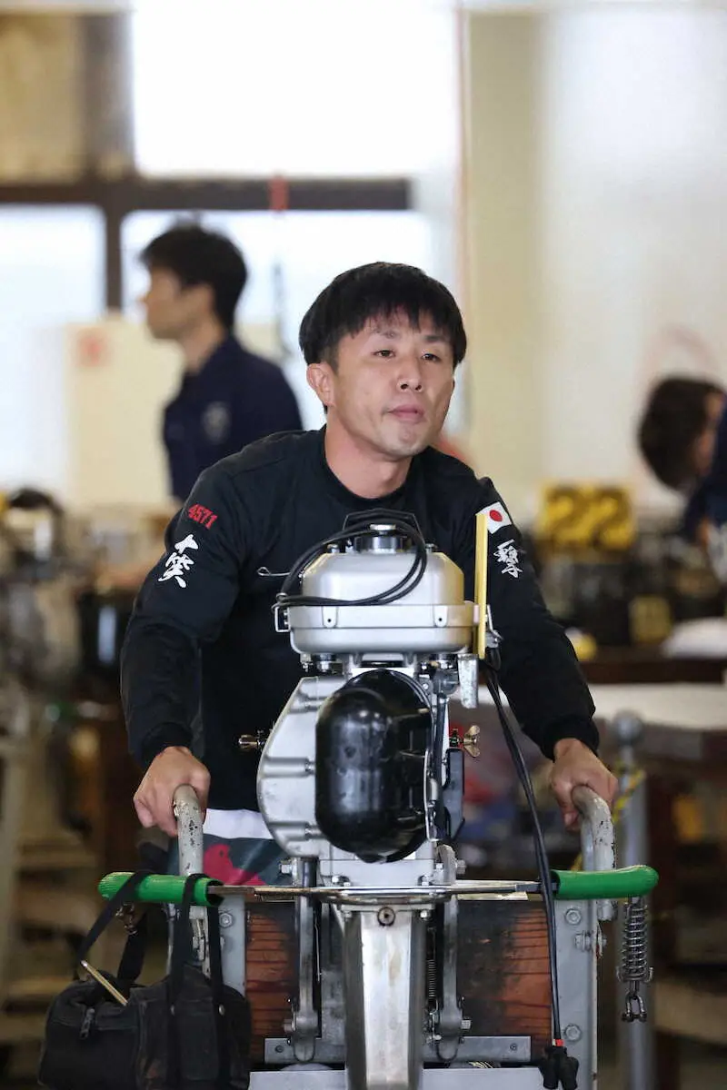 【画像・写真】【とこなめボート　G1トコタンキング決定戦】菅章哉　“ガースー砲”サク裂　チルト3度でカド一撃